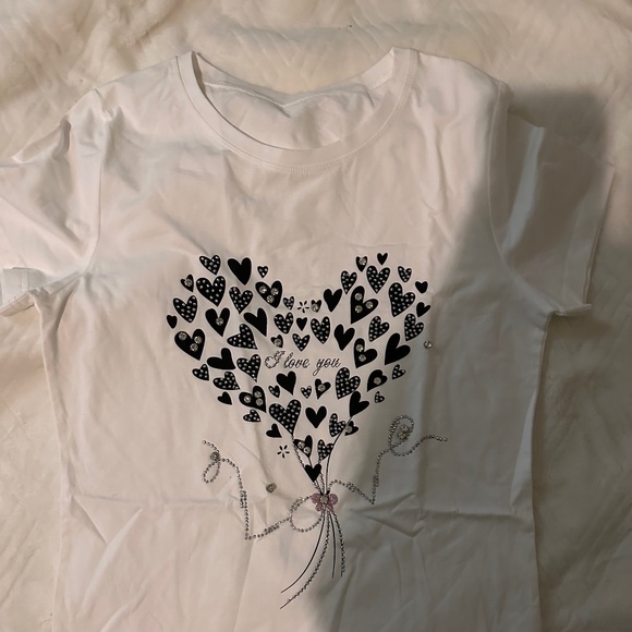 Women top with heart details - Picture 1 of 2